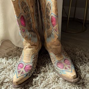 Corral angel wing boots size 7